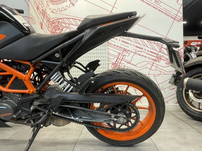 KTM 125 DUKE ABS 4