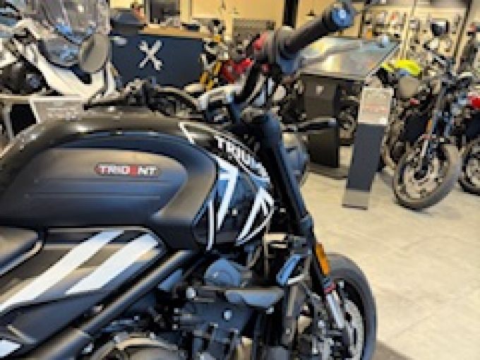 TRIUMPH TRIDENT 660 4