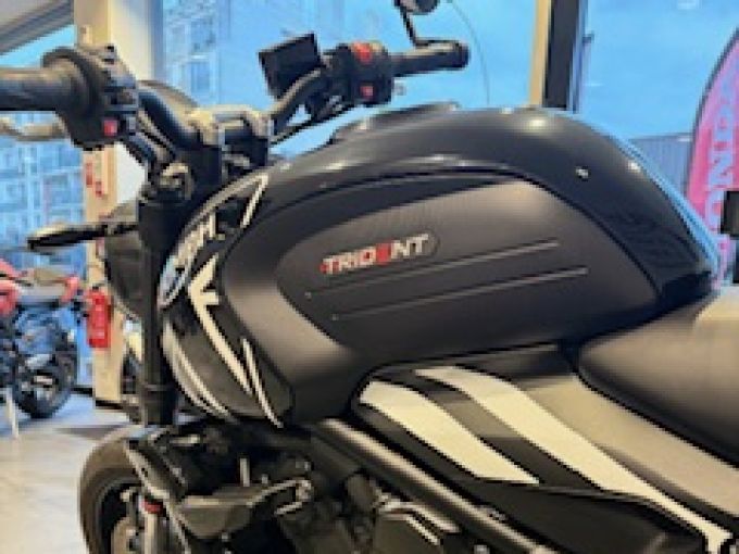 TRIUMPH TRIDENT 660 4