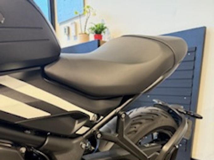 TRIUMPH TRIDENT 660 4