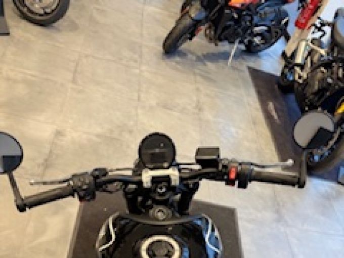 TRIUMPH TRIDENT 660 4