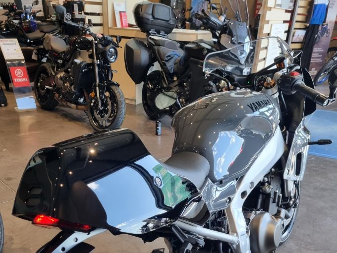 YAMAHA XSR 900 GP 4