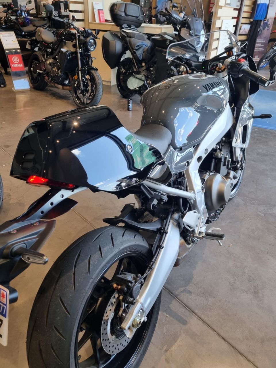 YAMAHA XSR 900 GP 4