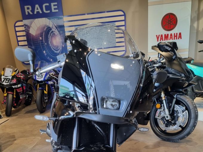 YAMAHA XSR 900 GP 4