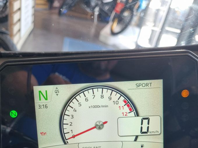 YAMAHA XSR 900 GP 4
