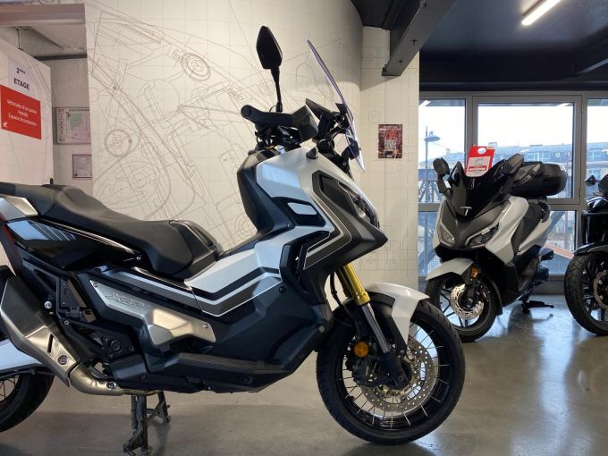 HONDA X-ADV 4