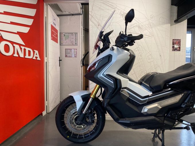 HONDA X-ADV 4