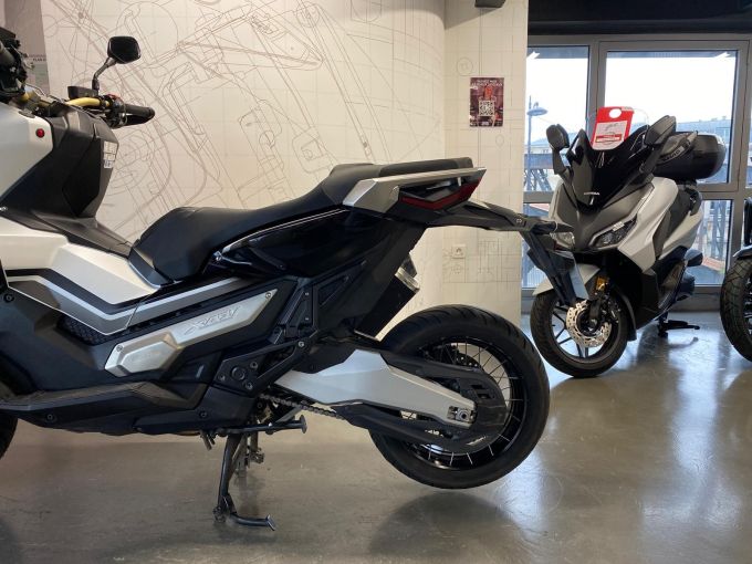 HONDA X-ADV 4