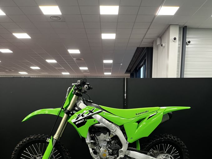 KAWASAKI KXF 250 4