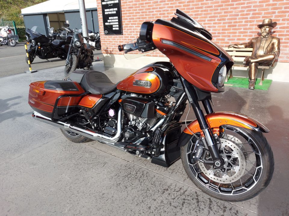 HARLEY-DAVIDSON TOURING STREET GLIDE 1977 CVO  4