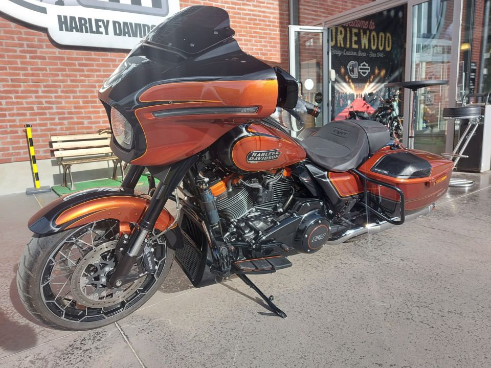 HARLEY-DAVIDSON TOURING STREET GLIDE 1977 CVO  4