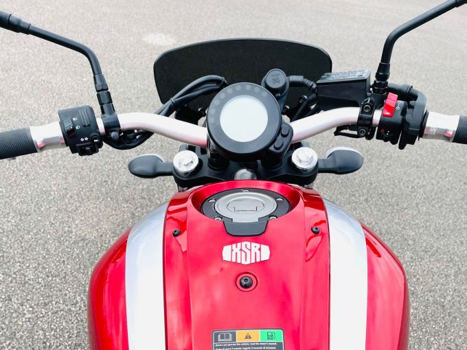 YAMAHA XSR 700 ABS 4