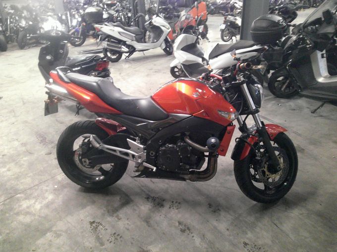 SUZUKI GSR 600 4