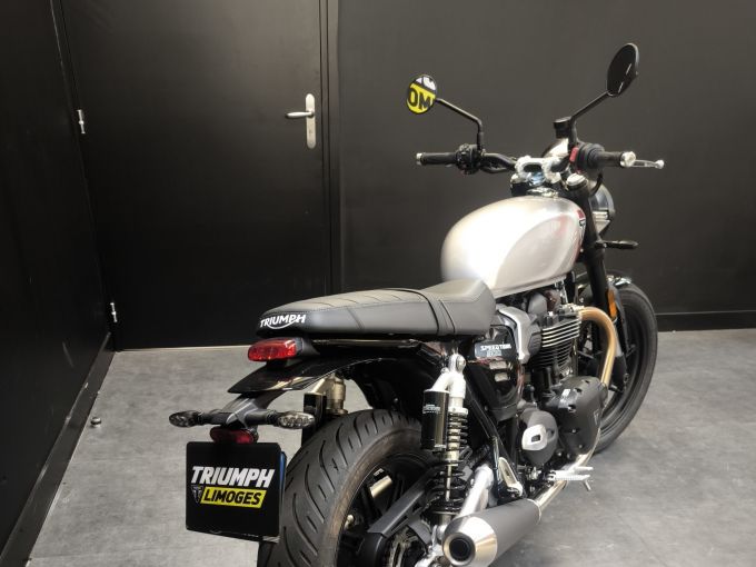 TRIUMPH SPEED TWIN 900 4