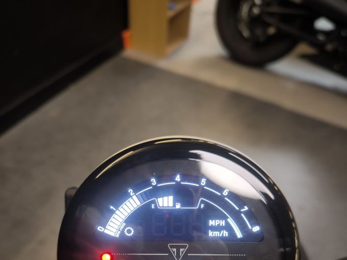 TRIUMPH SPEED TWIN 900 4