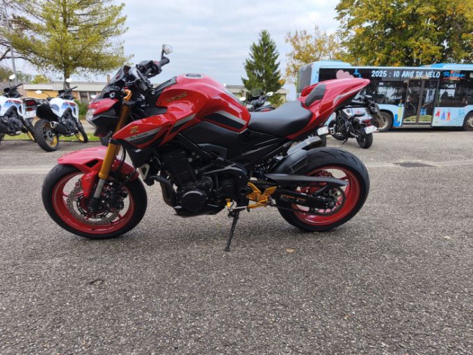 KAWASAKI Kawazaki Z900 4
