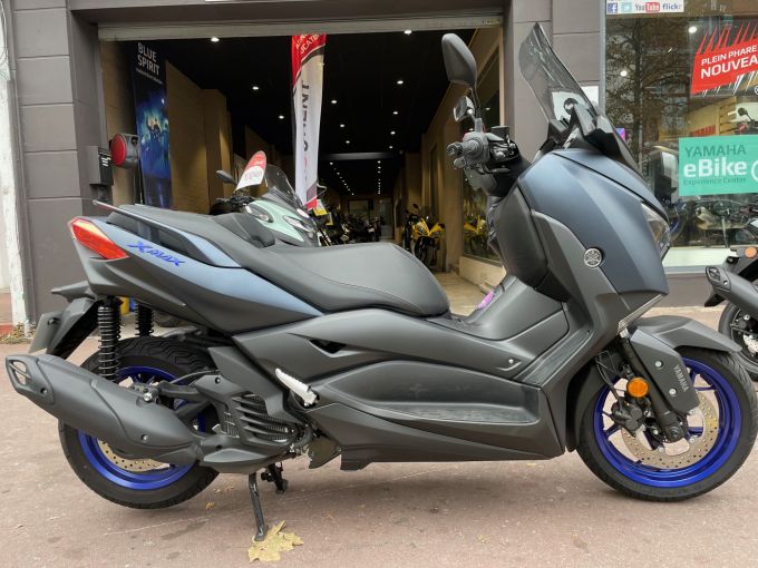 YAMAHA XMAX 125 4