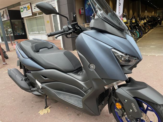 YAMAHA XMAX 125 4
