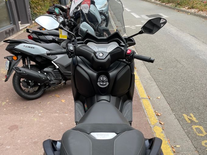 YAMAHA XMAX 125 4