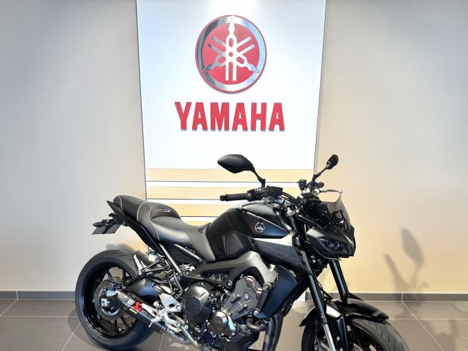 YAMAHA MT-09 4