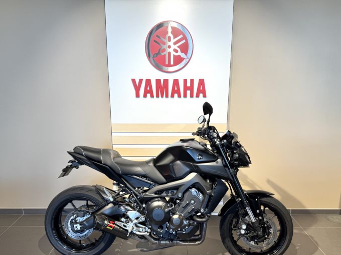 YAMAHA MT-09 4