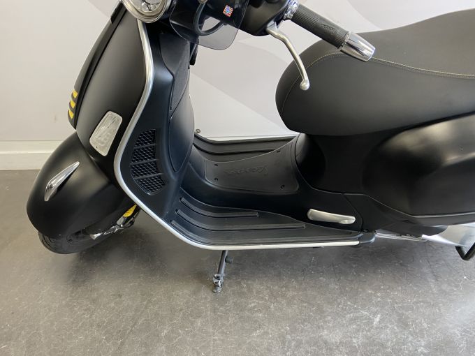 VESPA GTS 300 SUPER 4