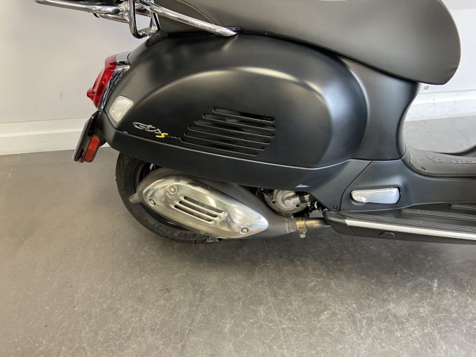 VESPA GTS 300 SUPER 4