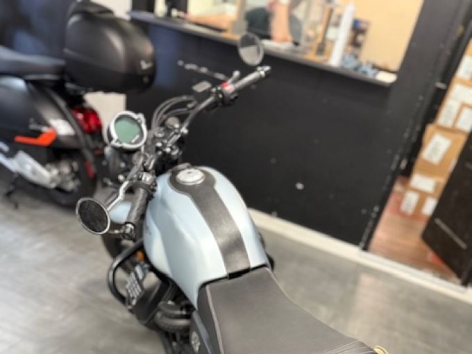 MOTO GUZZI V7 4