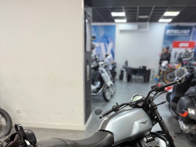 MOTO GUZZI V7 4