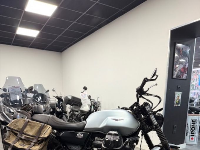 MOTO GUZZI V7 4