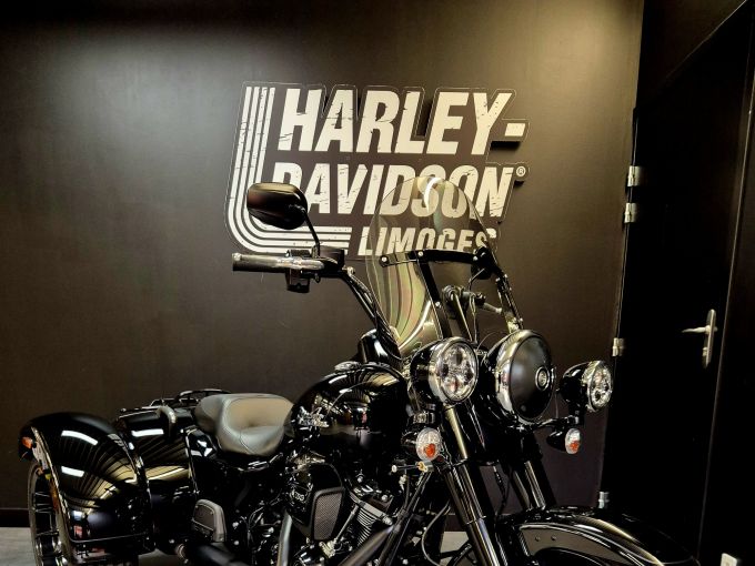 HARLEY-DAVIDSON TRIKE FREEWHEELER 1868 4