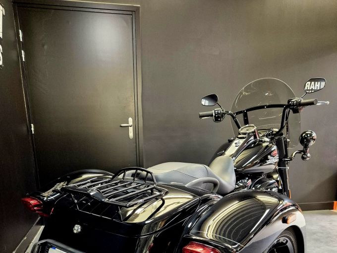 HARLEY-DAVIDSON TRIKE FREEWHEELER 1868 4