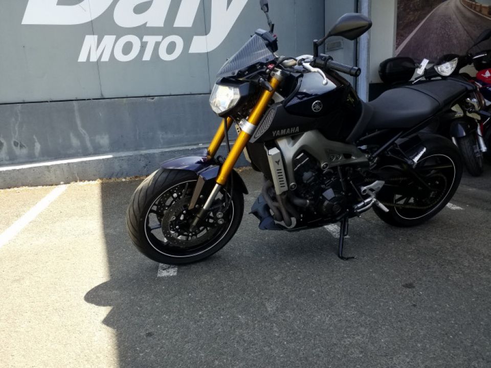YAMAHA MT-09 4