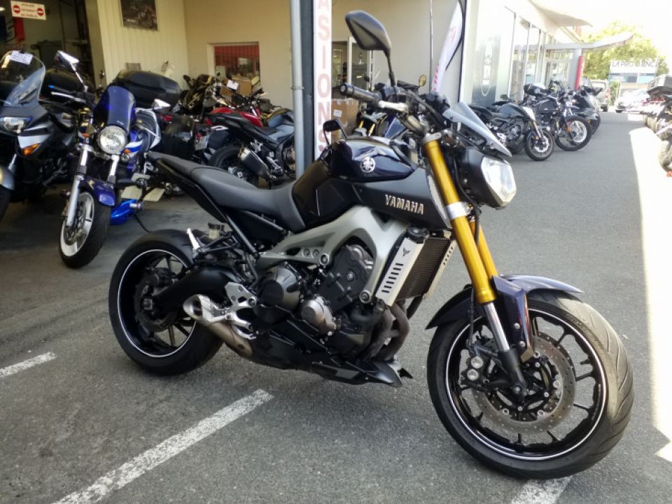 YAMAHA MT-09 4