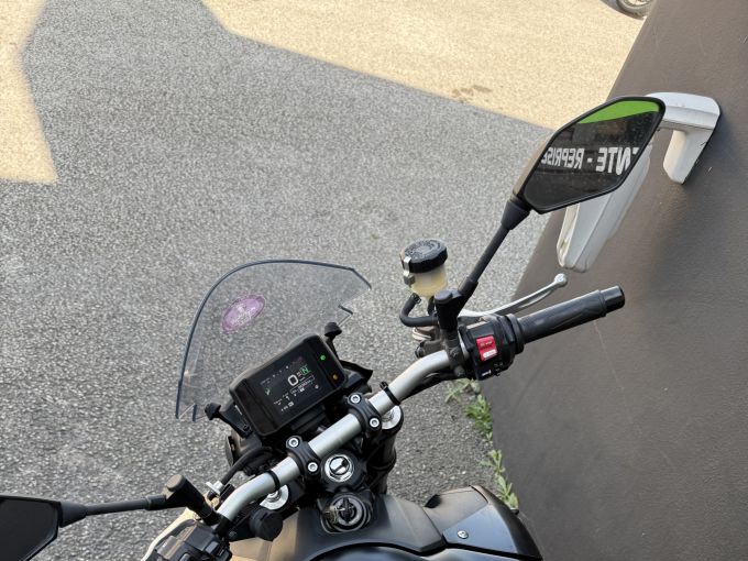 YAMAHA MT-09 4