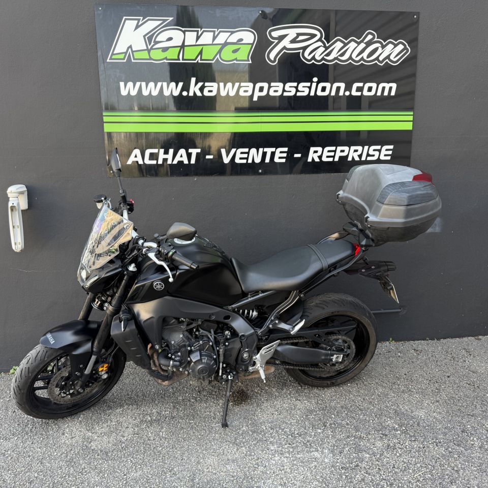 YAMAHA MT-09 4