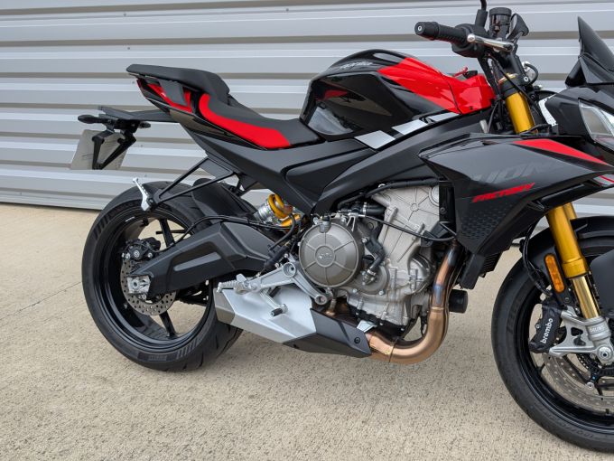 APRILIA TUONO 660 FACTORY 4