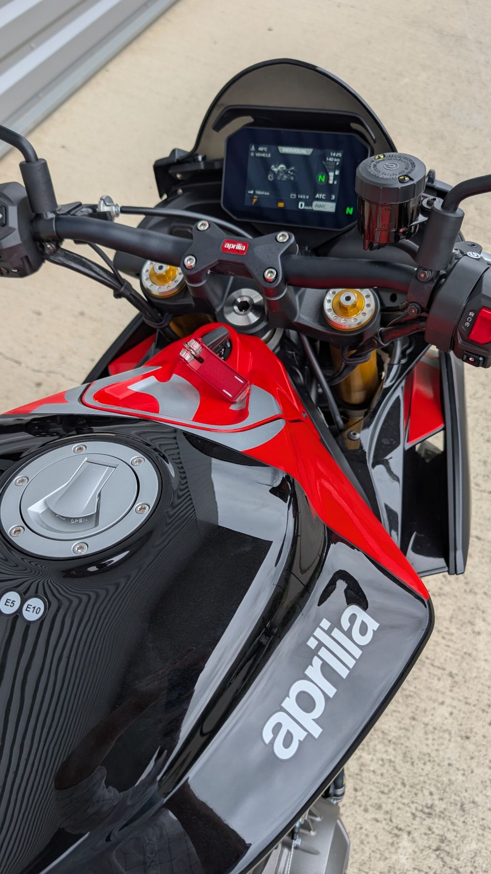 APRILIA TUONO 660 FACTORY 4