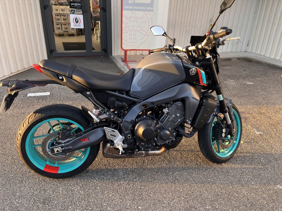 YAMAHA MT-09 4