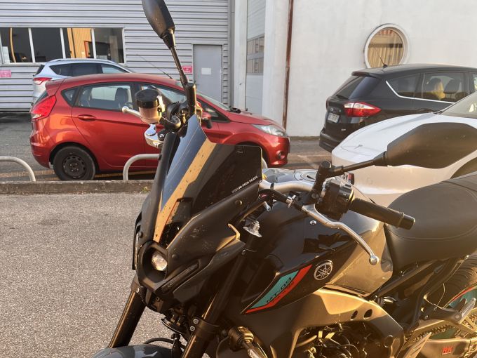 YAMAHA MT-09 4