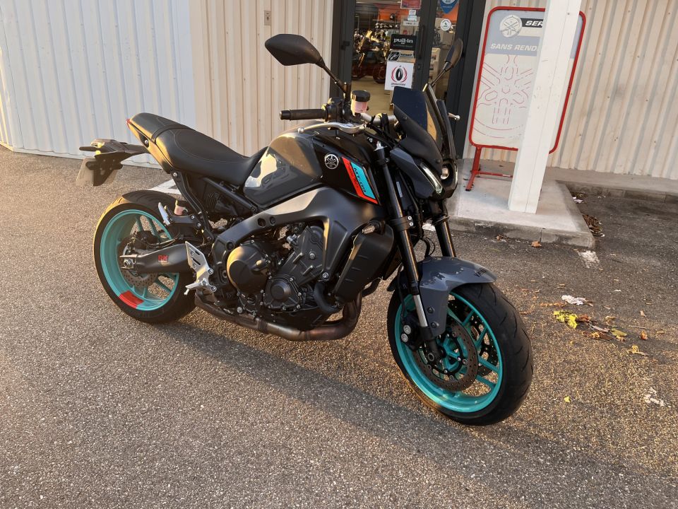 YAMAHA MT-09 4