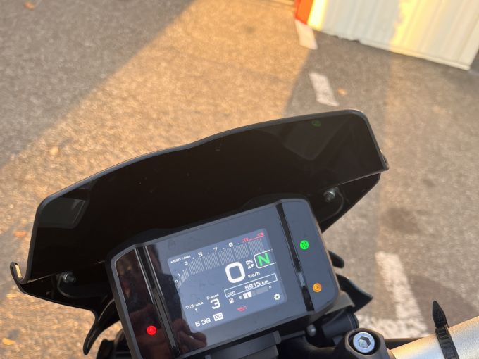 YAMAHA MT-09 4