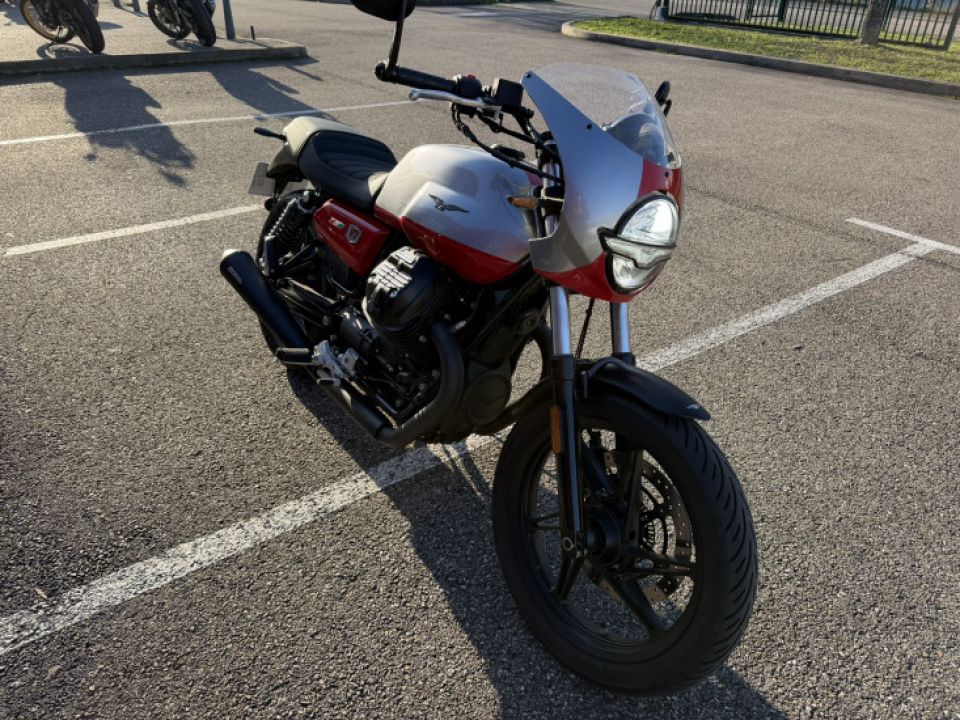 MOTO GUZZI V7 III STONE 4