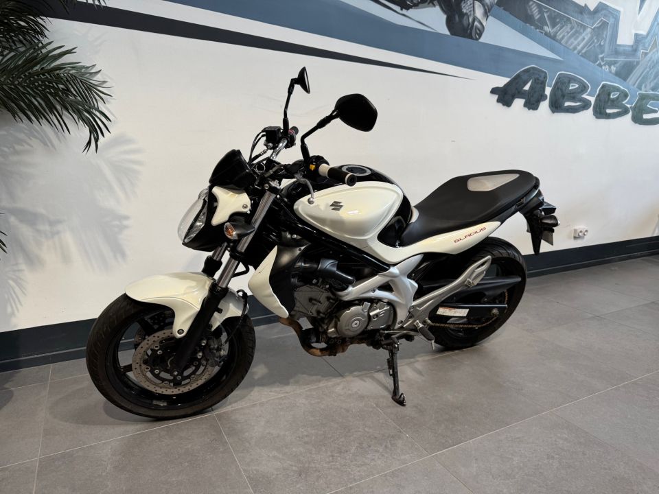 SUZUKI GLADIUS 650 4