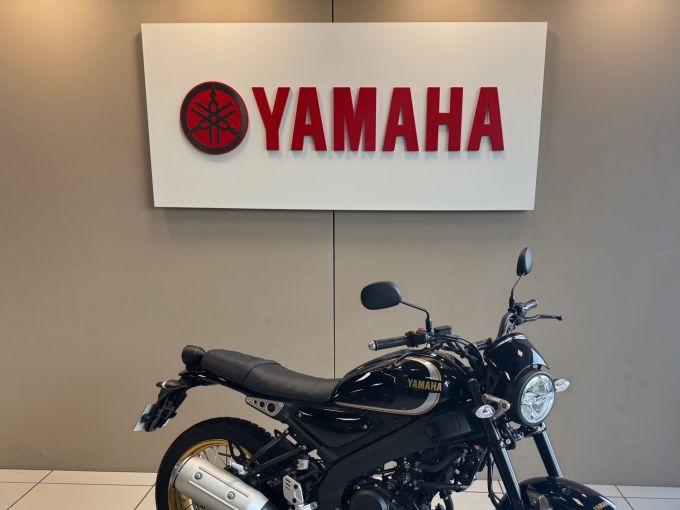 YAMAHA XSR 125 Legacy 4