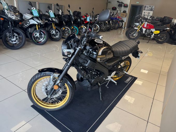 YAMAHA XSR 125 Legacy 4