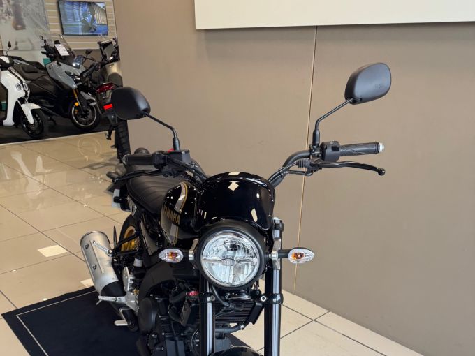 YAMAHA XSR 125 Legacy 4