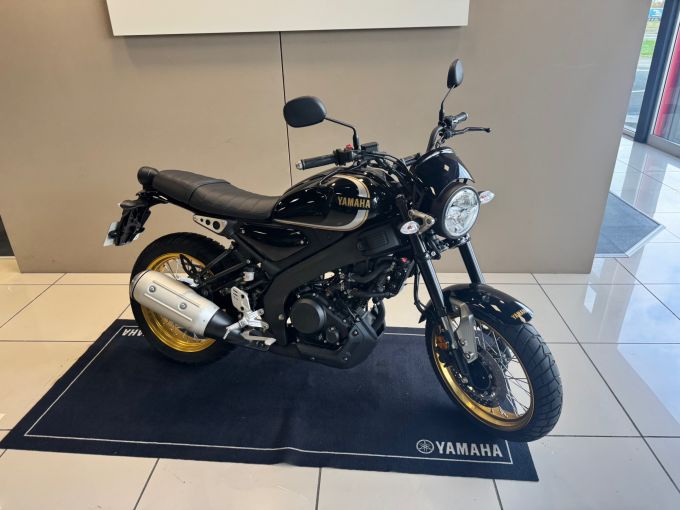 YAMAHA XSR 125 Legacy 4