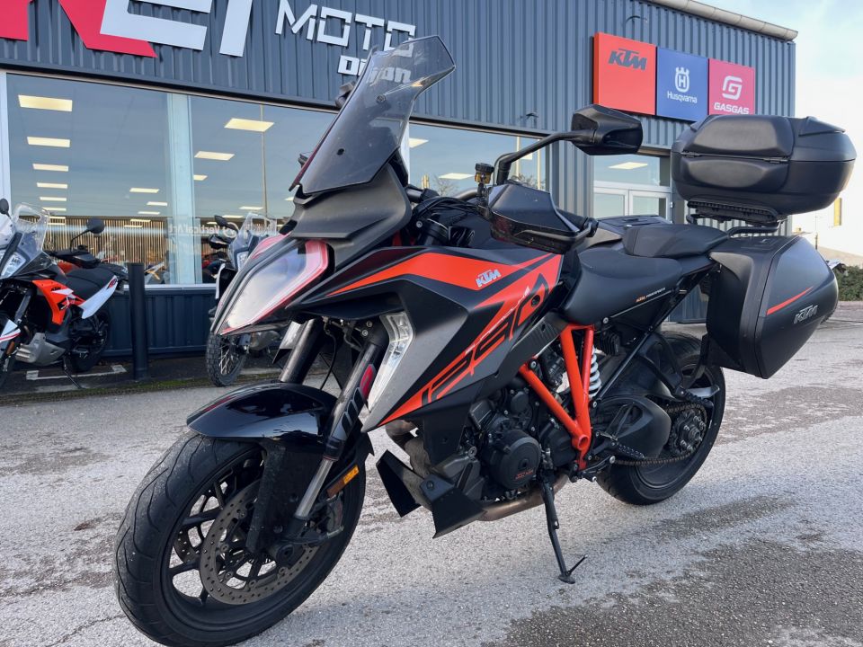 KTM 1290 SUPER DUKE GT 4