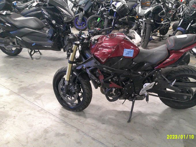 SUZUKI GSR 750 ABS 4